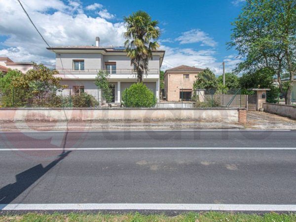 casa indipendente in vendita a Casalvieri in zona San Leonardo