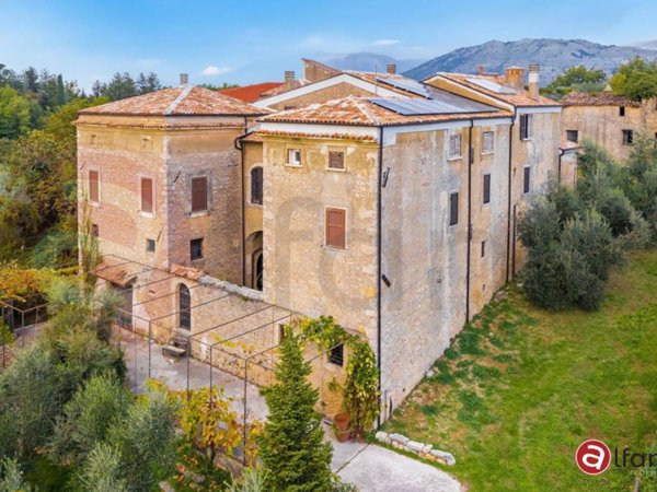 casa indipendente in vendita a Casalvieri in zona Conte