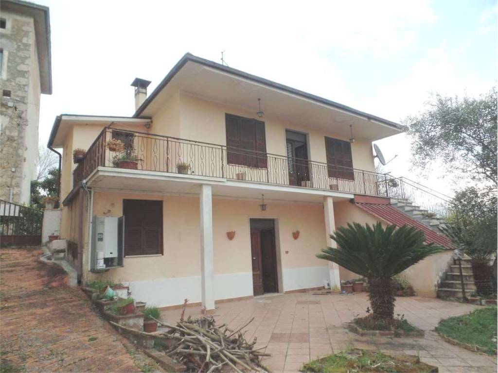 casa indipendente in vendita a Casalvieri in zona Fallena