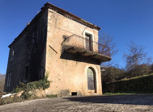 casa indipendente in vendita a Casalvieri in zona Pozzuoli