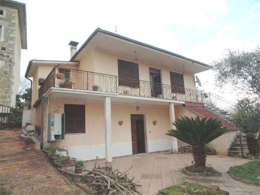 casa indipendente in vendita a Casalvieri in zona Tiscio