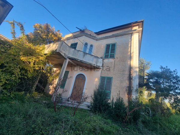 casa indipendente in vendita a Casalvieri in zona Tirlo