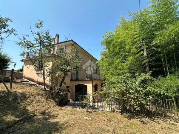 casa semindipendente in vendita a Casalvieri in zona Catallo