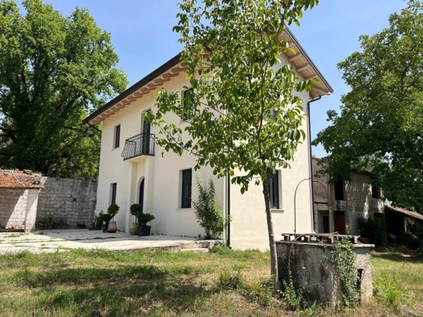casa indipendente in vendita a Casalvieri in zona San Leonardo