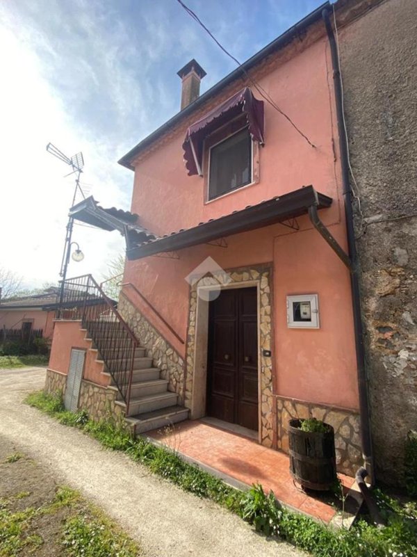 casa indipendente in vendita a Cassino in zona Sant'Angelo in Theodice