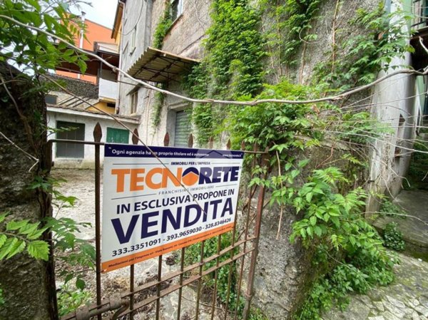 locale commerciale in vendita a Cassino in zona Sant'Angelo in Theodice