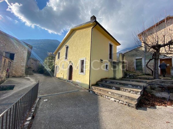 casa indipendente in vendita a Cassino in zona Caira