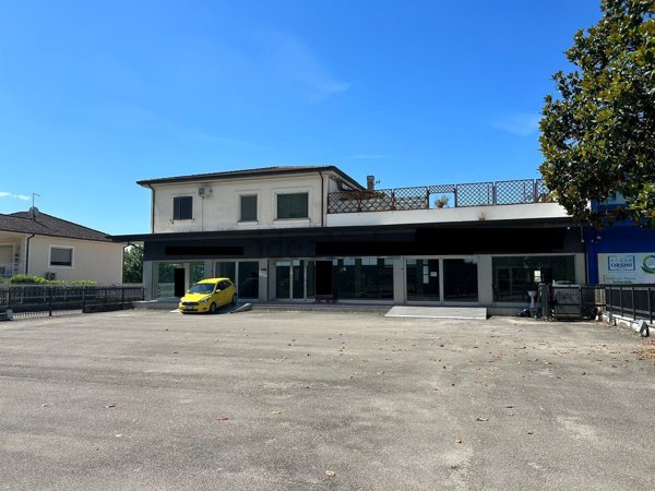 locale commerciale in vendita a Cassino
