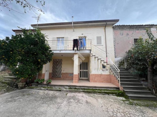 casa indipendente in vendita a Cassino