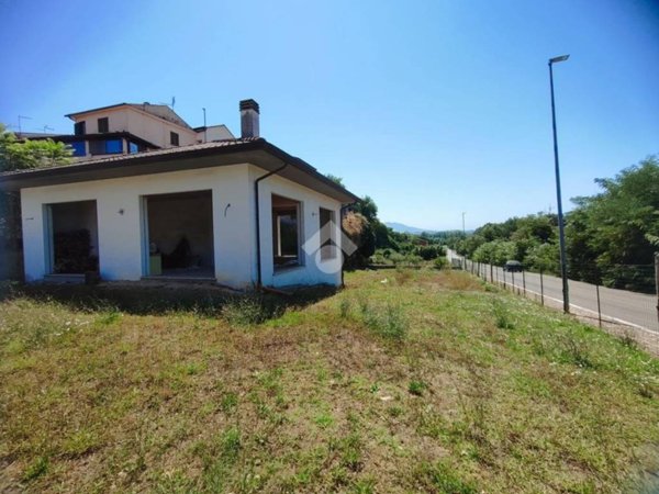 casa indipendente in vendita a Cassino in zona Sant'Angelo in Theodice