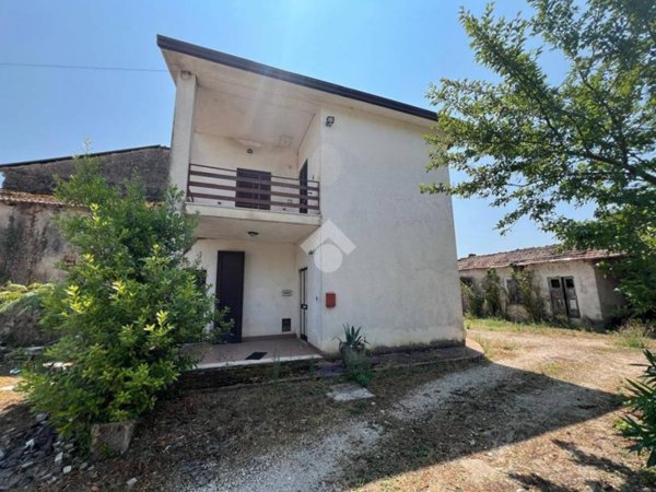 casa indipendente in vendita a Cassino
