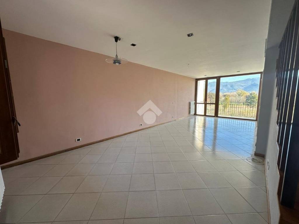 casa indipendente in vendita a Cassino in zona Caira