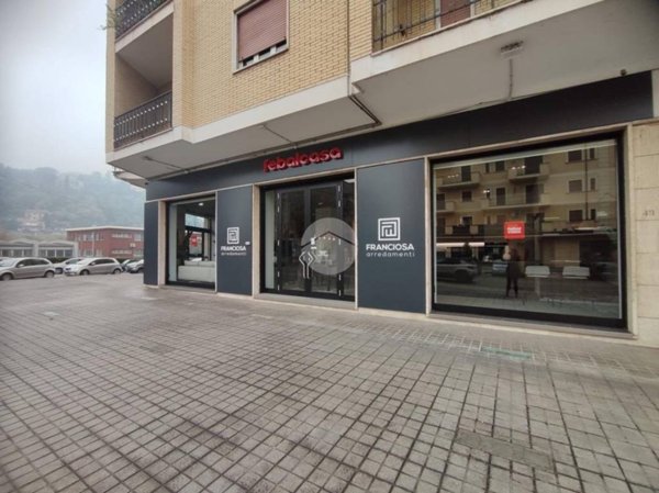 negozio in vendita a Cassino
