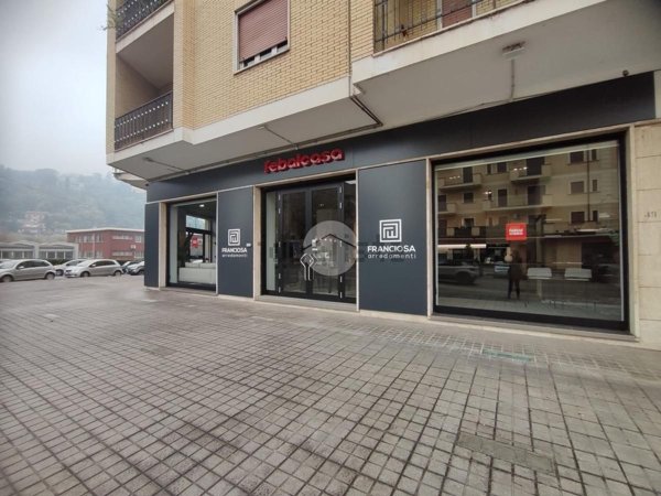 locale commerciale in vendita a Cassino