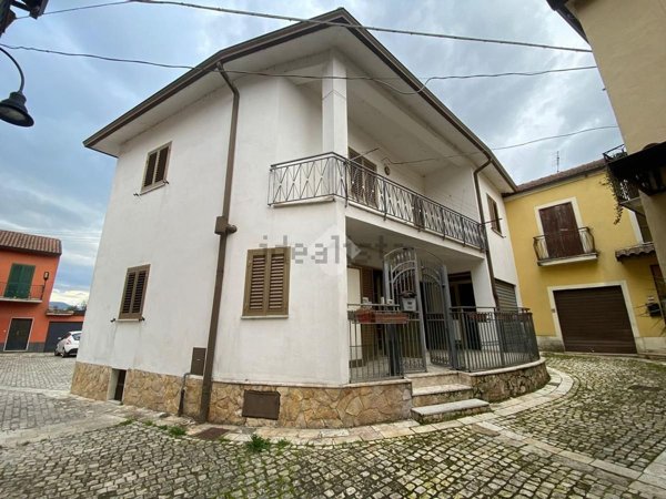 casa semindipendente in vendita a Cassino in zona Sant'Angelo in Theodice