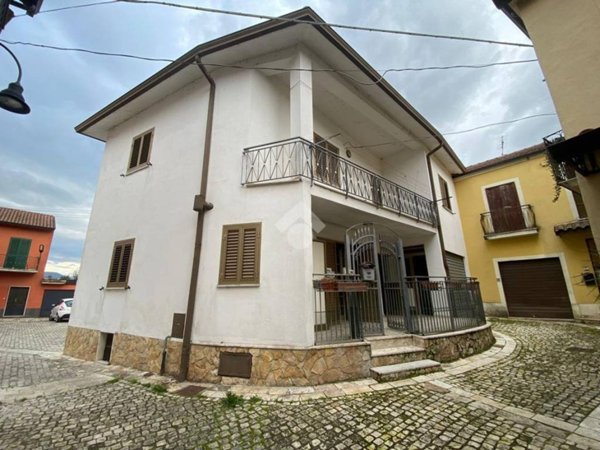 casa semindipendente in vendita a Cassino in zona Sant'Angelo in Theodice