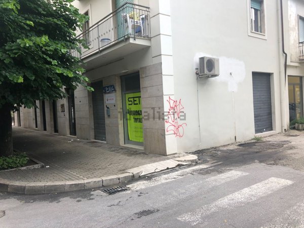 locale commerciale in vendita a Cassino
