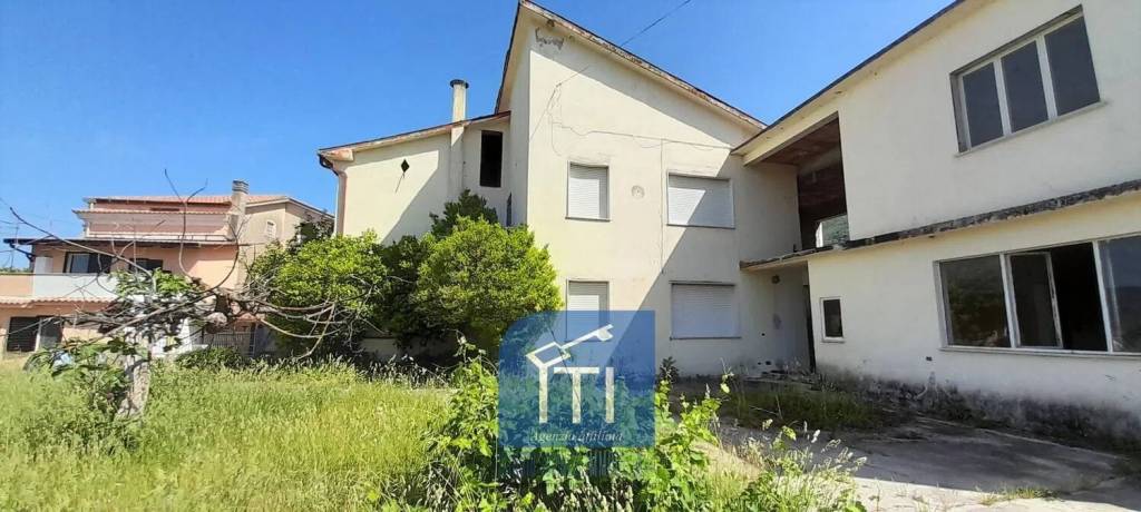 casa indipendente in vendita a Cassino