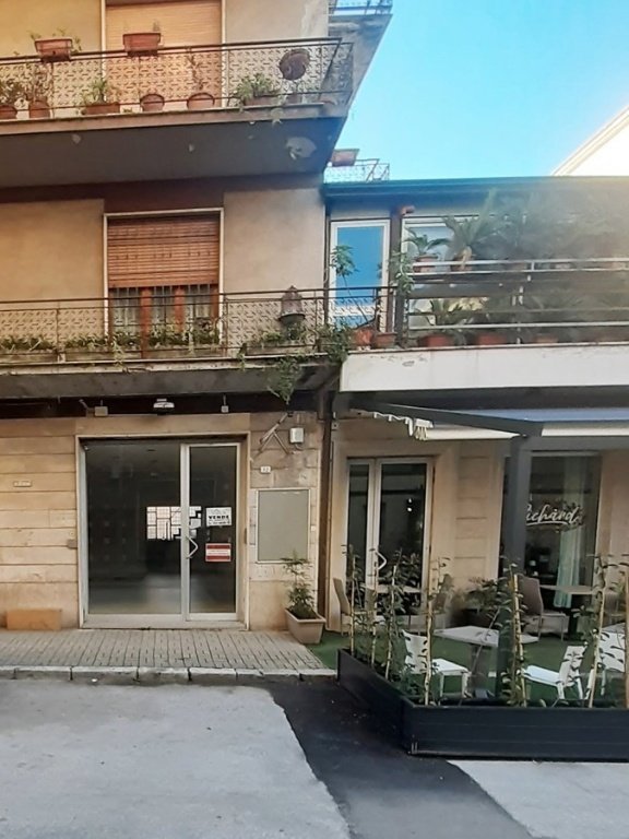 negozio in vendita a Cassino