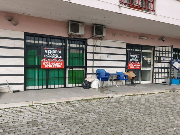 locale commerciale in vendita a Cassino