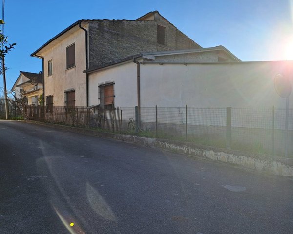 casa indipendente in vendita a Cassino in zona Sant'Angelo in Theodice