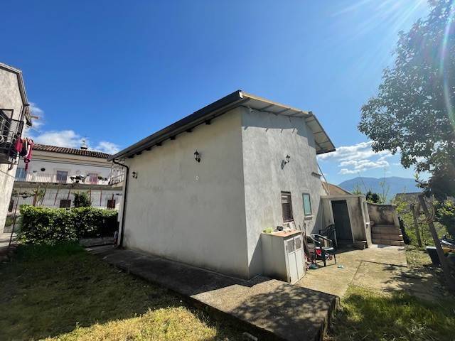casa indipendente in vendita a Cassino in zona Caira