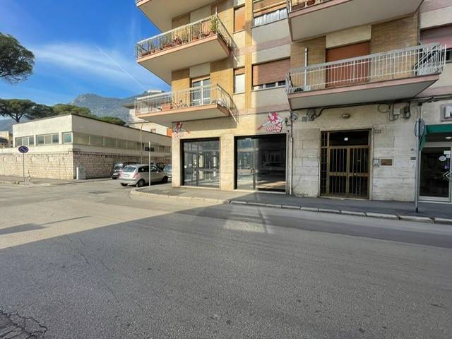 negozio in vendita a Cassino