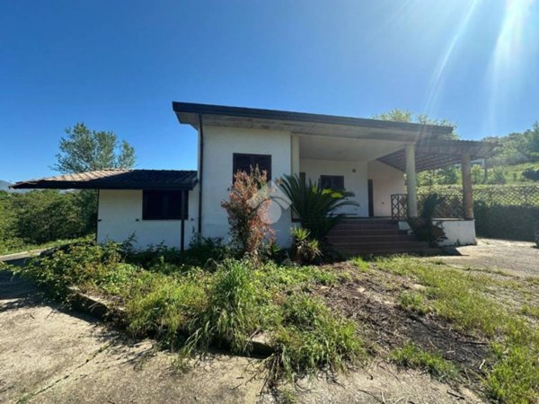casa indipendente in vendita a Cassino