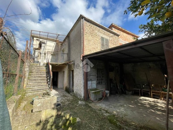 casa semindipendente in vendita a Cassino in zona Caira