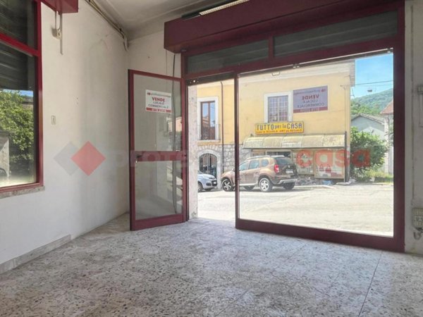 negozio in vendita a Cassino in zona Caira