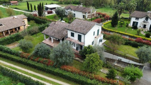 casa indipendente in vendita a Cassino in zona Caira