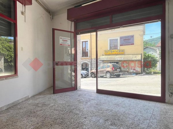 locale commerciale in vendita a Cassino in zona Caira