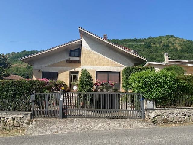 casa indipendente in vendita a Cassino in zona Caira