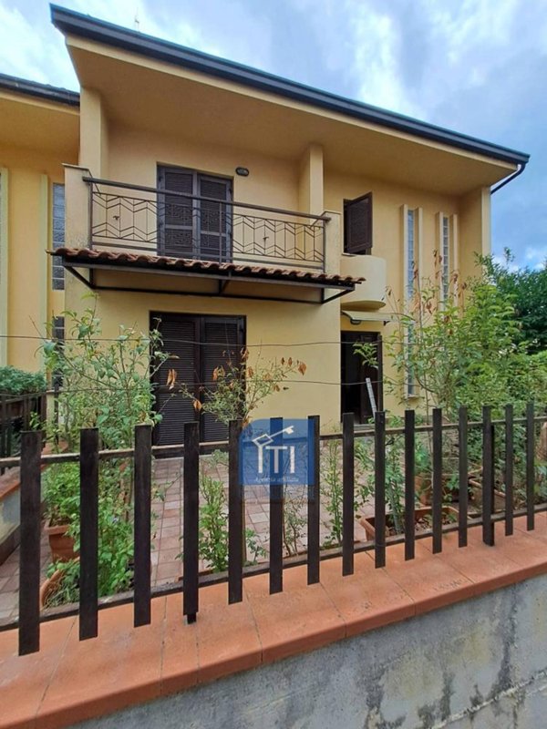 casa indipendente in vendita a Cassino in zona Sant'Angelo in Theodice
