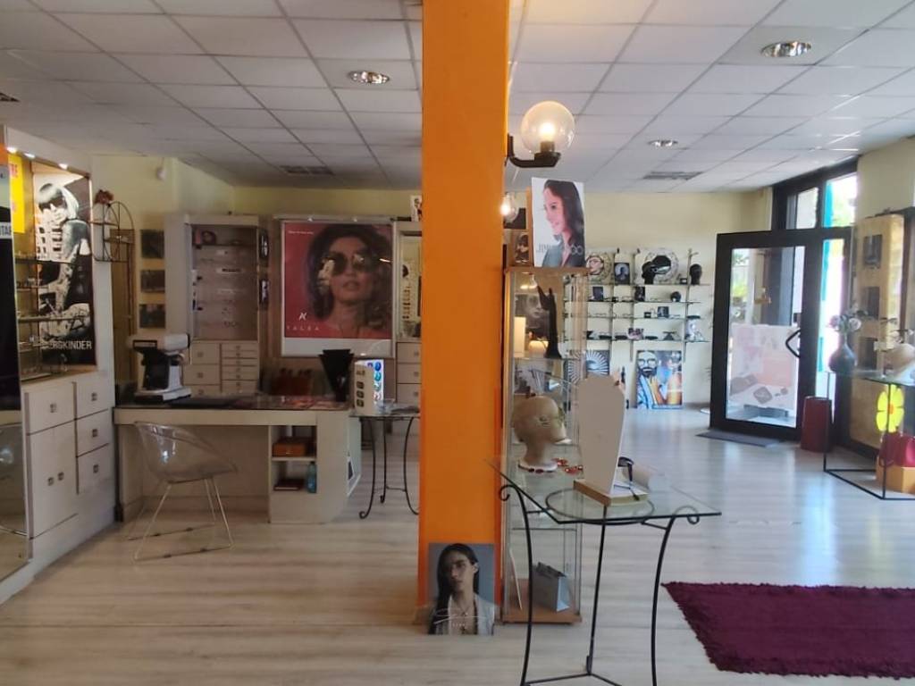 negozio in vendita a Cassino