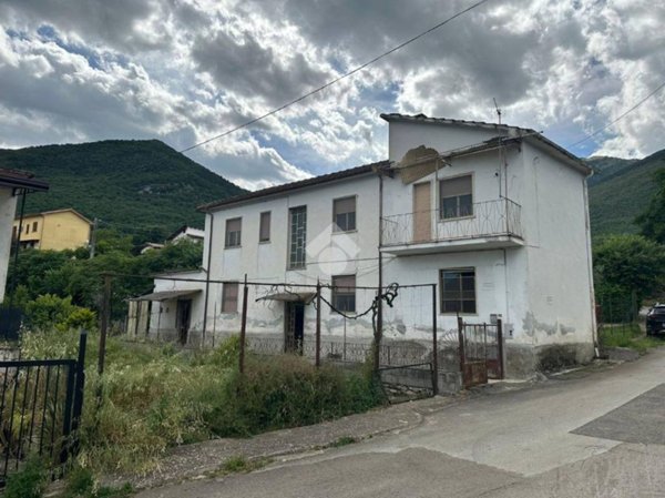 casa indipendente in vendita a Cassino in zona Caira