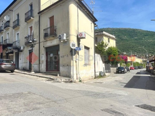 negozio in vendita a Cassino in zona Caira