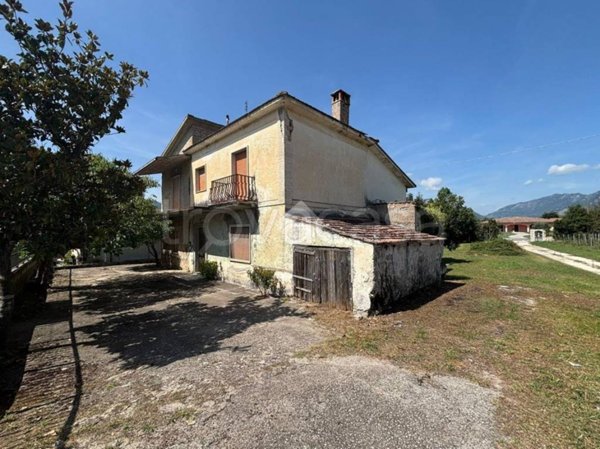 casa indipendente in vendita a Cassino in zona San Pasquale