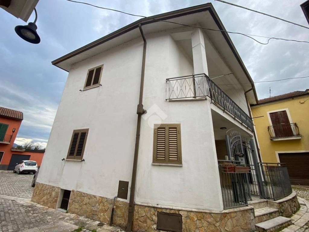 casa semindipendente in vendita a Cassino in zona Sant'Angelo in Theodice