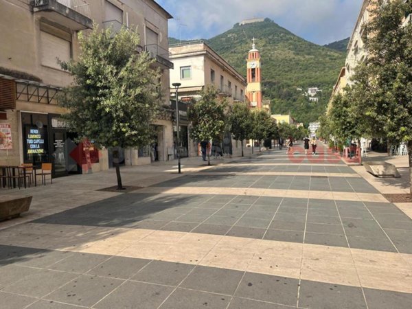 negozio in vendita a Cassino