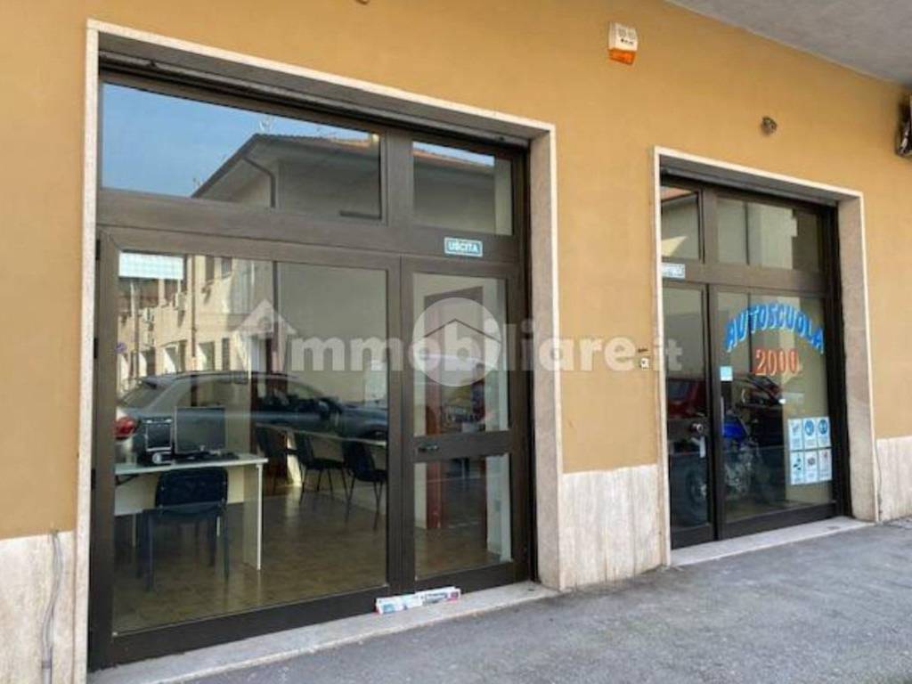 negozio in vendita a Cassino