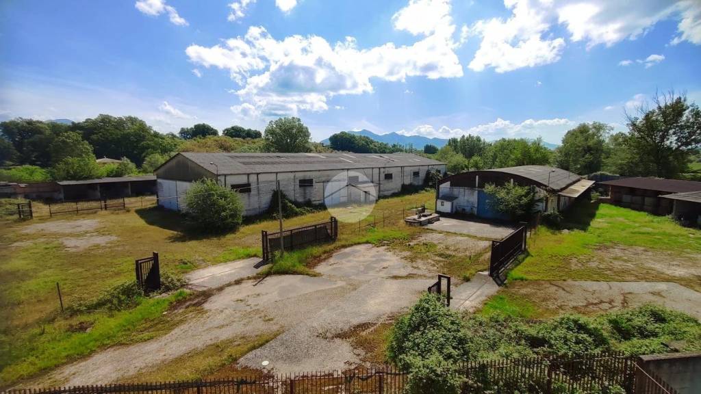 capannone in vendita a Cassino in zona Sant'Angelo in Theodice