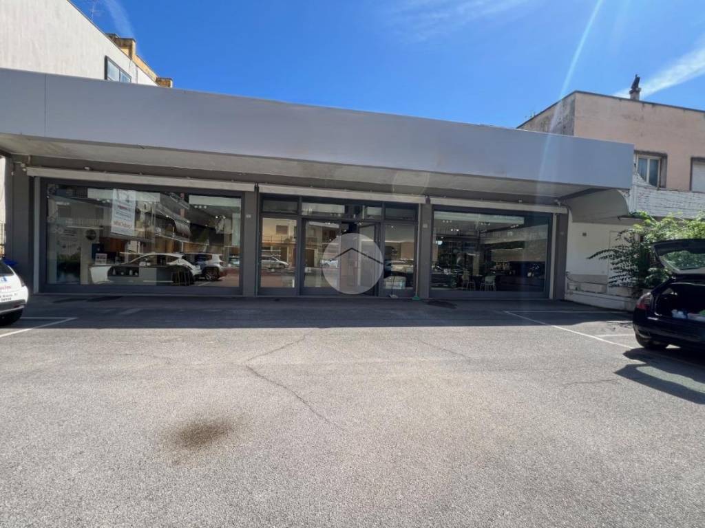 negozio in vendita a Cassino