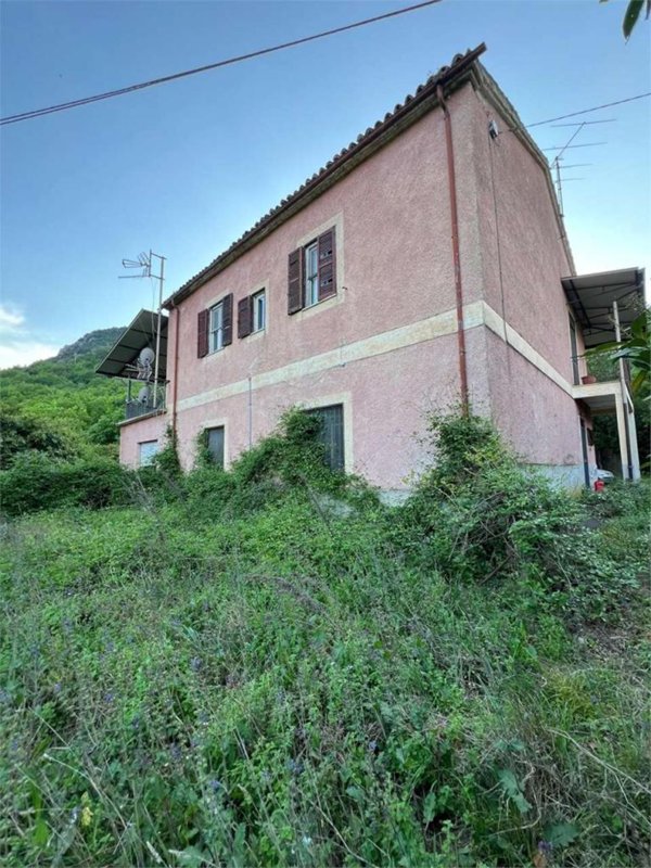 casa indipendente in vendita a Cassino in zona Montecassino
