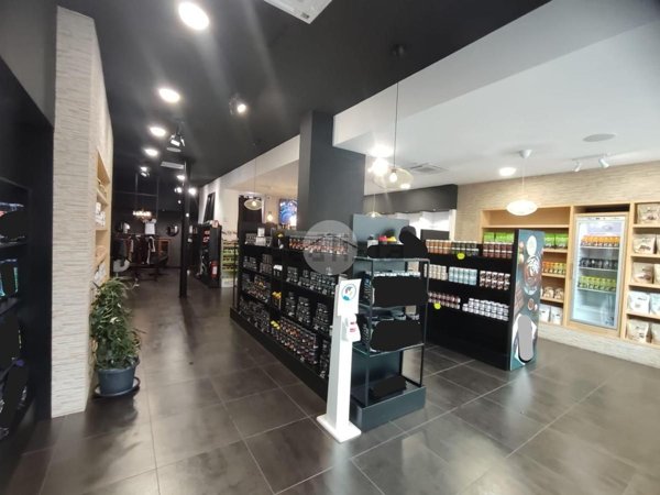 locale commerciale in vendita a Cassino