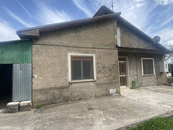 casa indipendente in vendita a Cassino in zona Caira