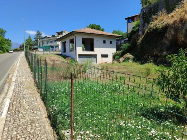 locale di sgombero in vendita a Cassino in zona Sant'Angelo in Theodice