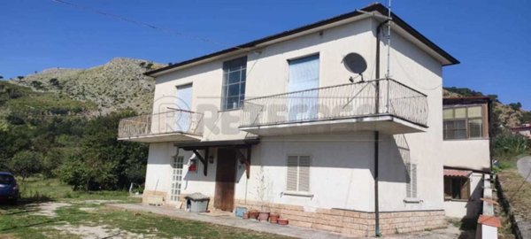 casa indipendente in vendita a Cassino