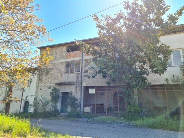 casa indipendente in vendita a Cassino in zona Sant'Angelo in Theodice