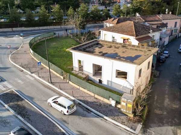 negozio in vendita a Cassino